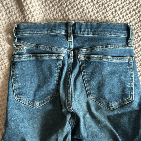 Topshop Moto “Jamie” jeans, W26L32, small hole on left belt seam - Picture 3 of 3